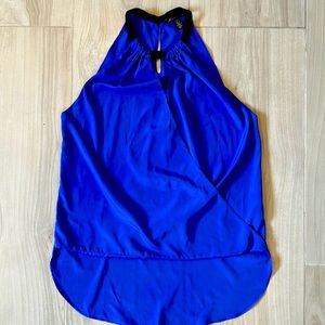 Kenneth Cole, Crossbody blue tank top, black neckline, detail, metal neck clasp